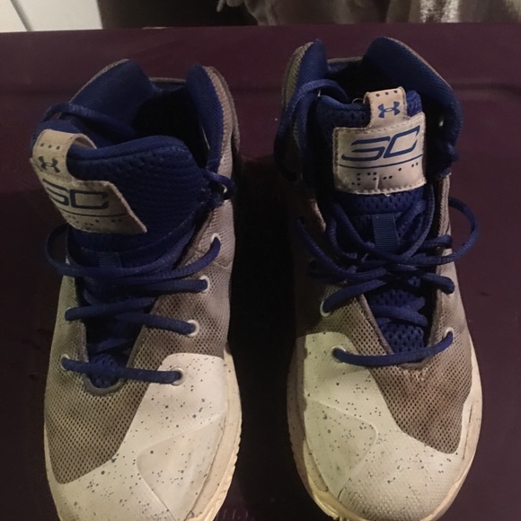 Boys UnderArmour white/gray/blue sneakers size 2Y - Picture 2 of 3